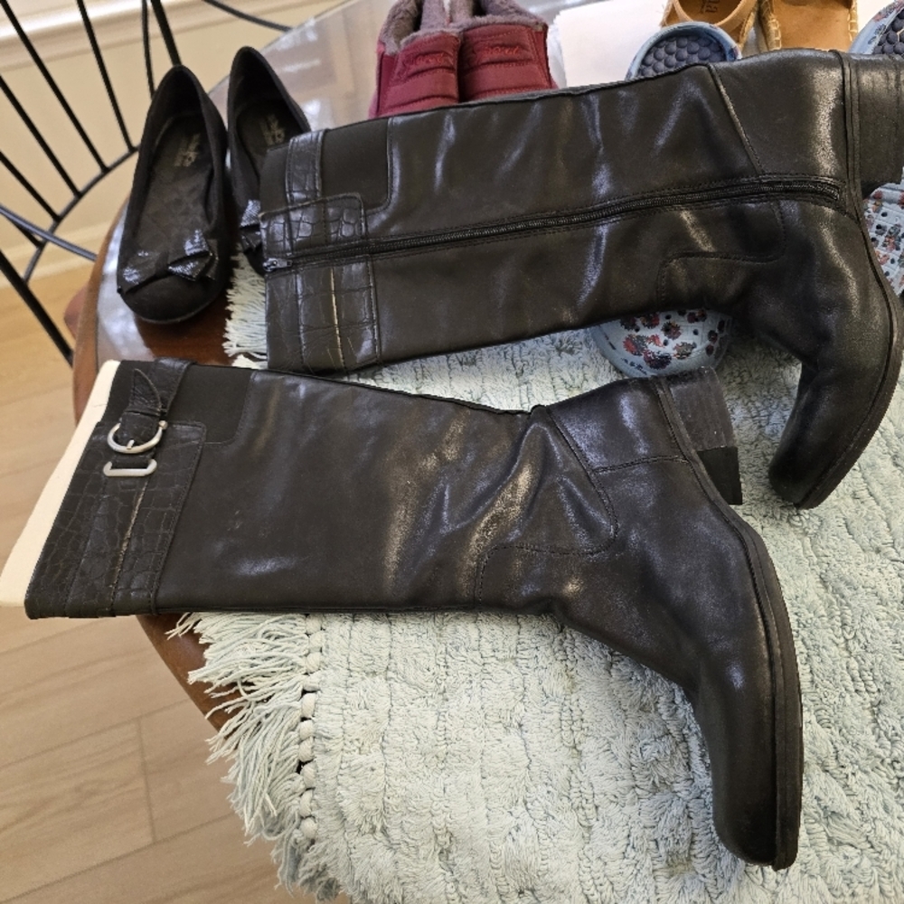 Naturalizer Black Leather Ankle Boots
